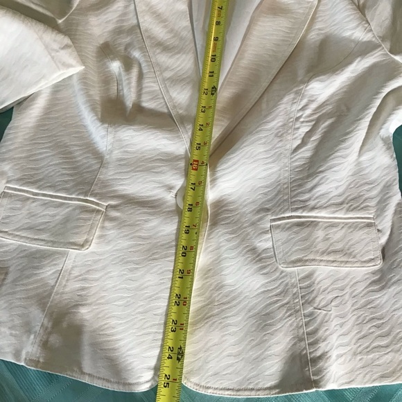 White Pants suit new with tags, breathable fabric - Picture 9 of 15